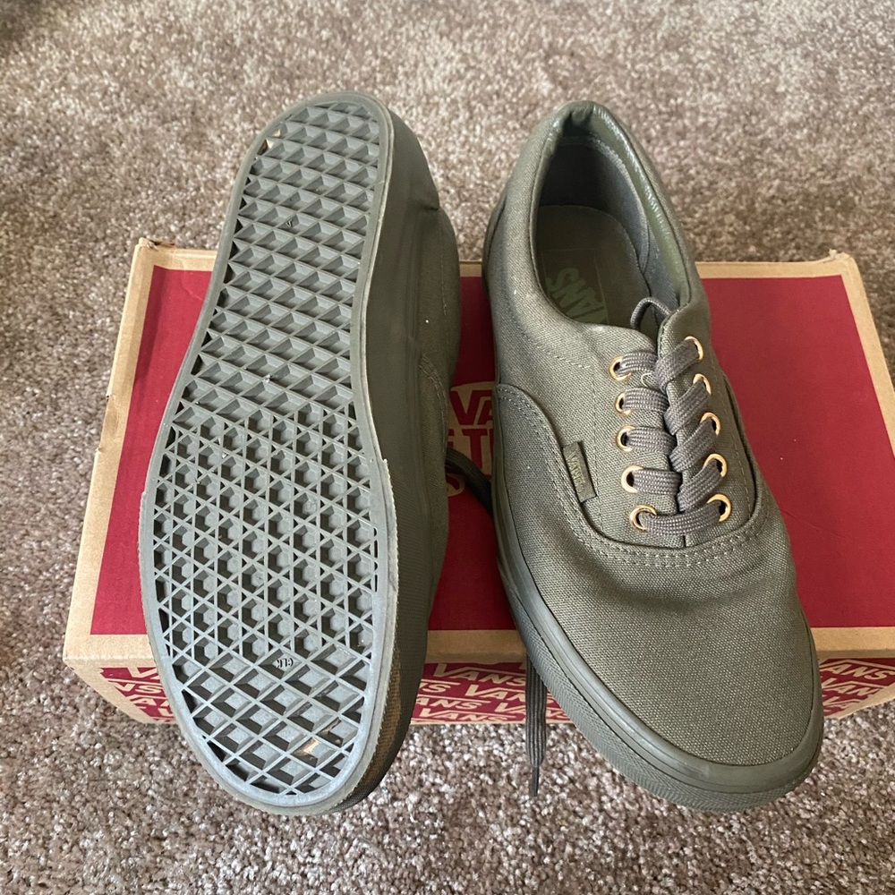 Vans - Picture 3 of 3